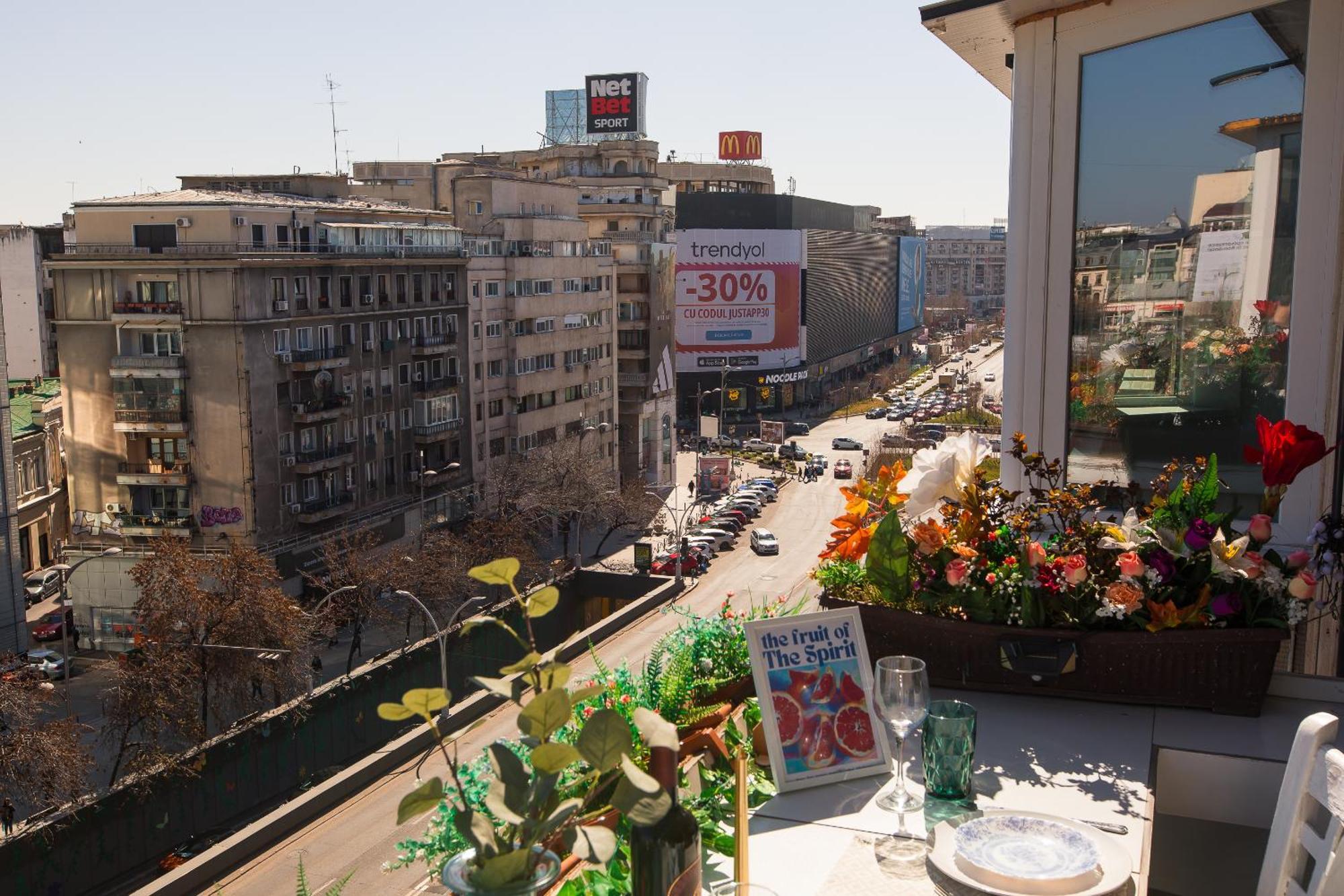 Old Town Apartment With Amazing View From The Balcony Bukarest Exterior foto